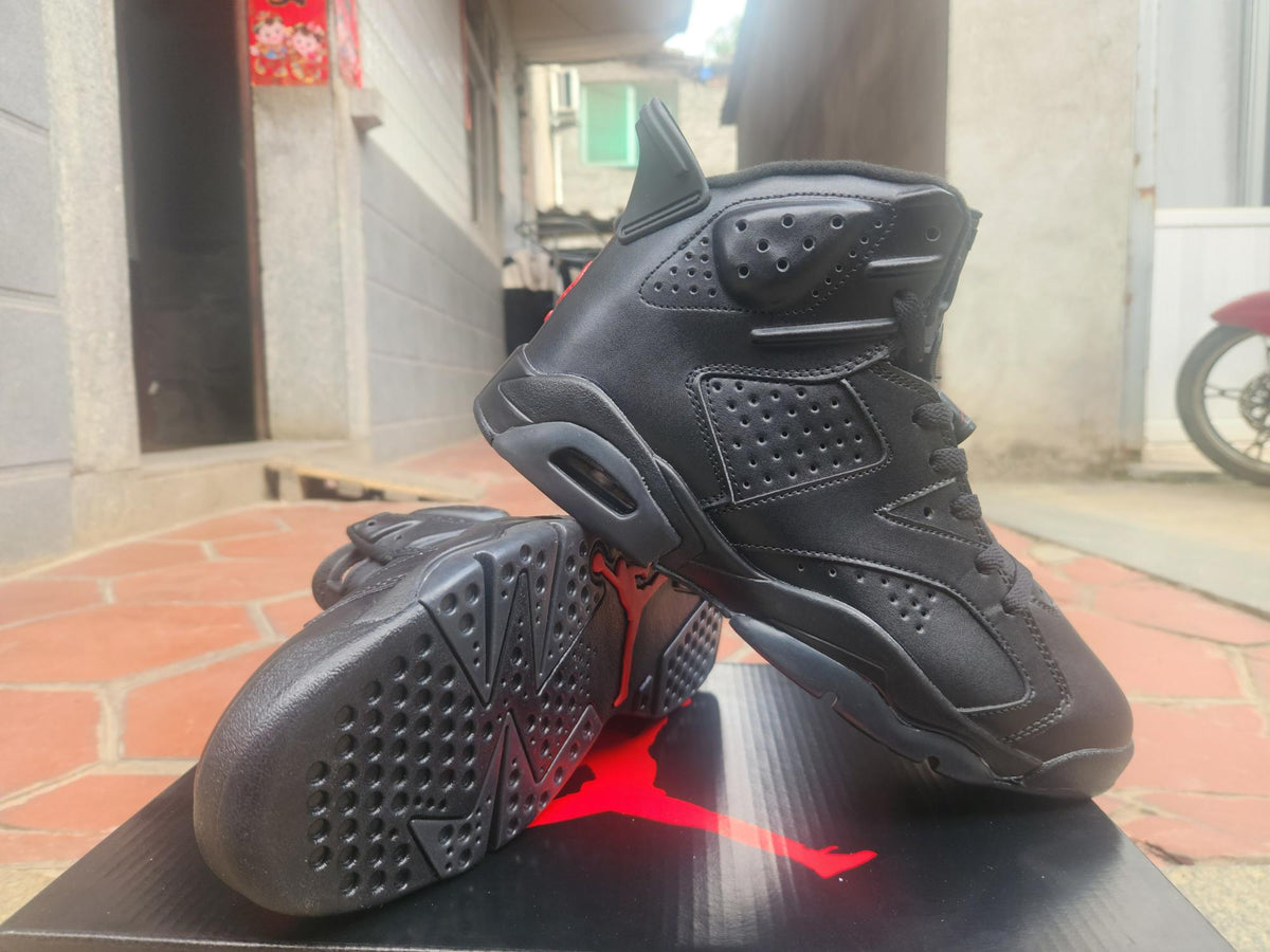 Air Jordan 6 Retro "New Colorway" Sneakers