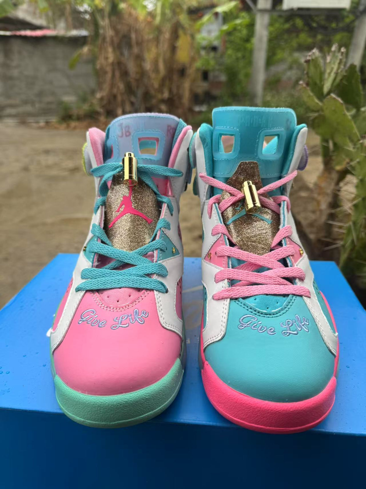 Air Jordan 6 Retro "Blue Pink" Sneakers