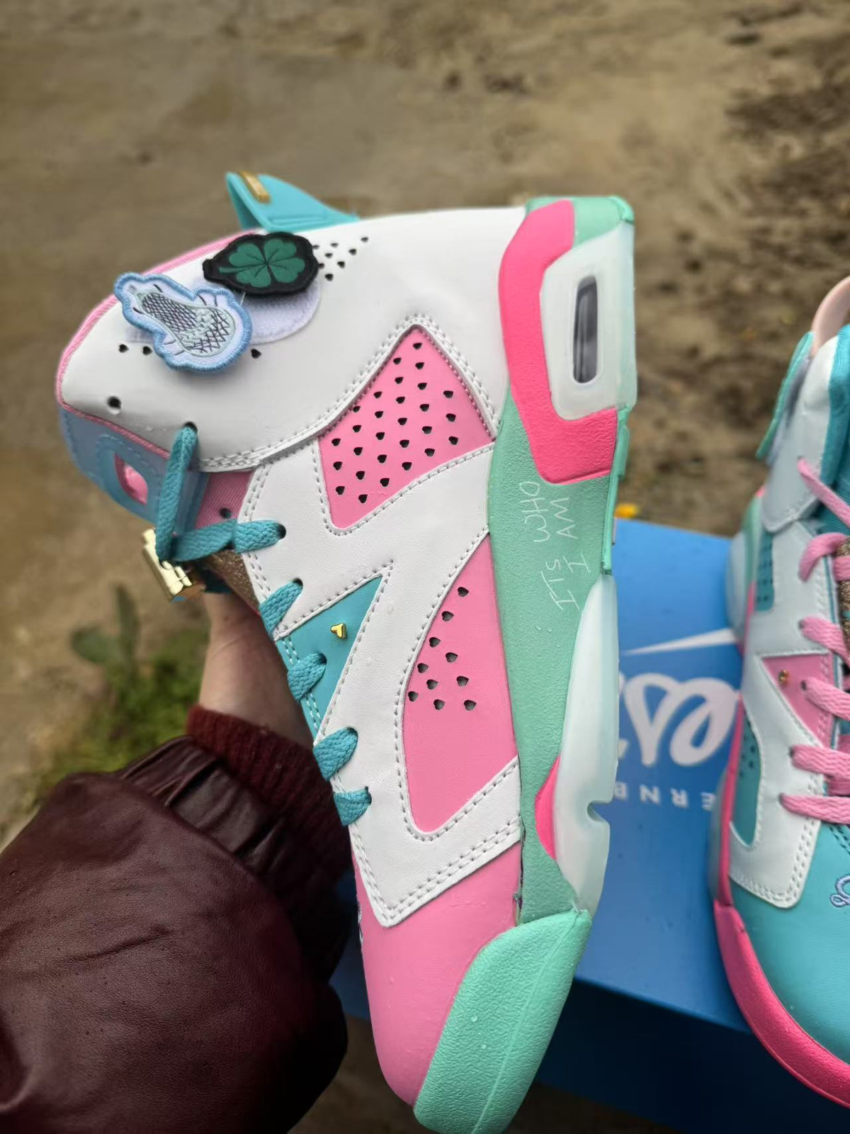Air Jordan 6 Retro "Blue Pink" Sneakers
