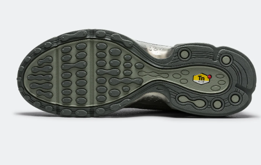 Air Max Plus VII Sneakers – Smokey Grey Metallic Silver Iron Grey
